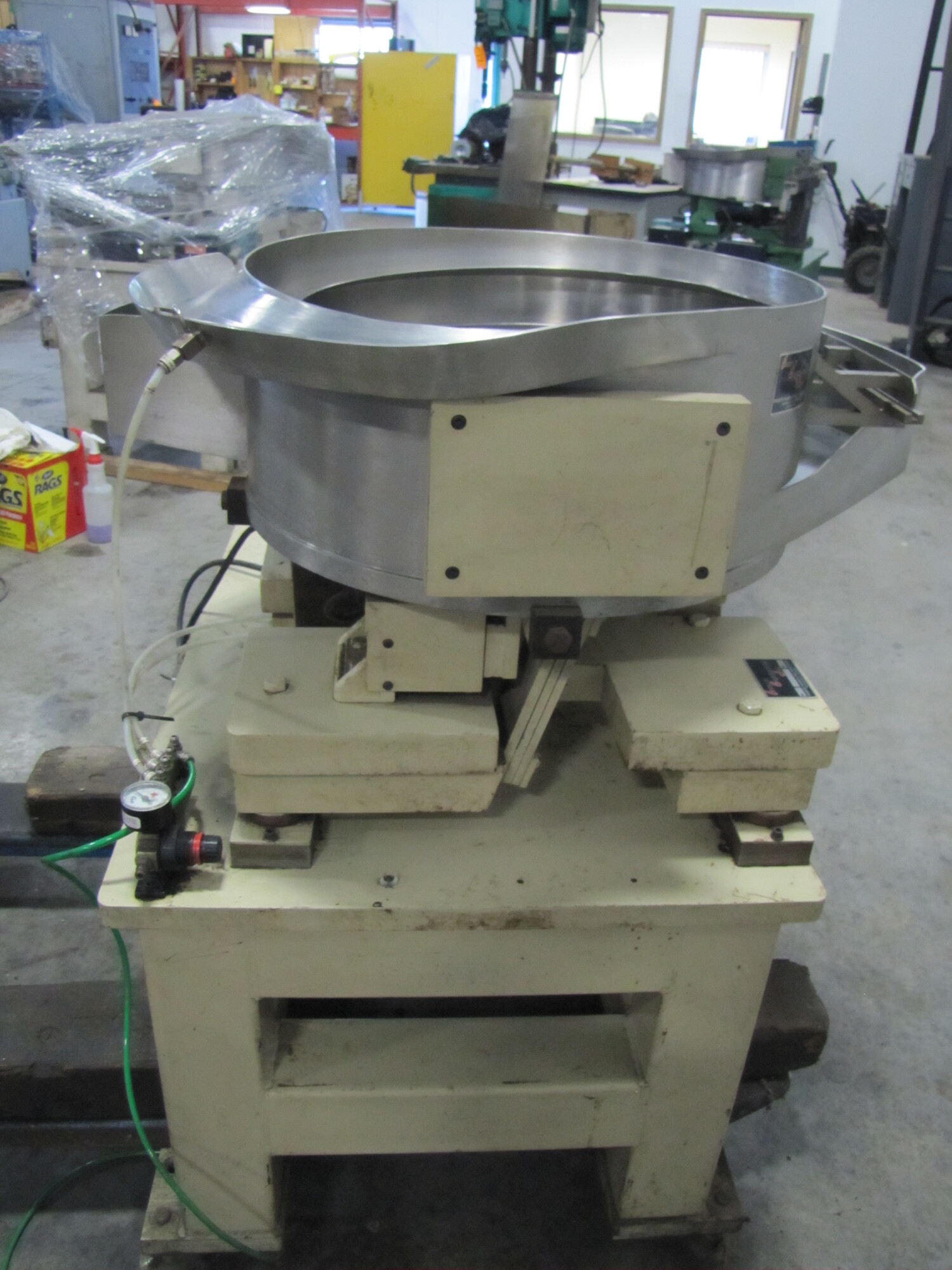 1988 SERVICE ENGINEERING Model N/A VIBRATORY FEEDERS | Strand Industrial Machinery Co.